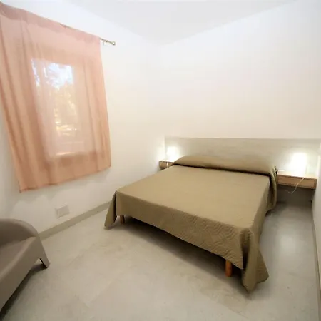 Lejlighed Renovated Two-bedroom Flat In
