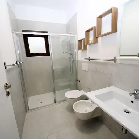 Modern 2 Bedroom Flat Near Apartment