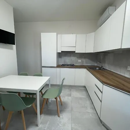 Apartment Modern 2 Bedroom Flat Near *