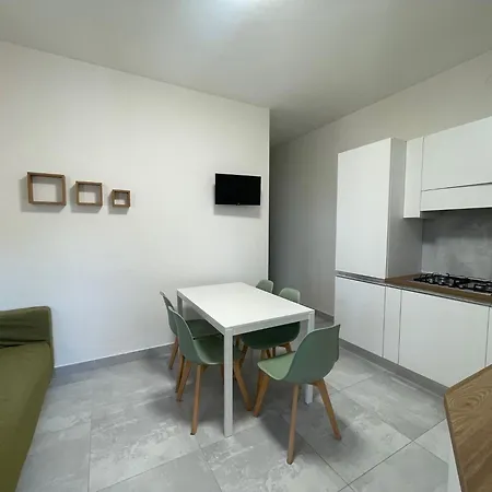Apartment Modern 2 Bedroom Flat Near