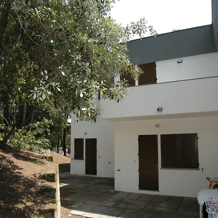 Modern 2 Bedroom Flat Near Apartment