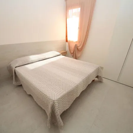 Renovated Two-bedroom Flat In Apartment Rosolina Mare
